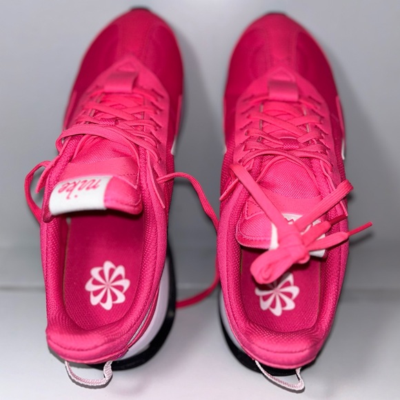 NWT NIKE Air Max Pre-Day Hyper Metallic PINK Running Shoe GIRL Sz.7 / Women 8.5 - Picture 3 of 10